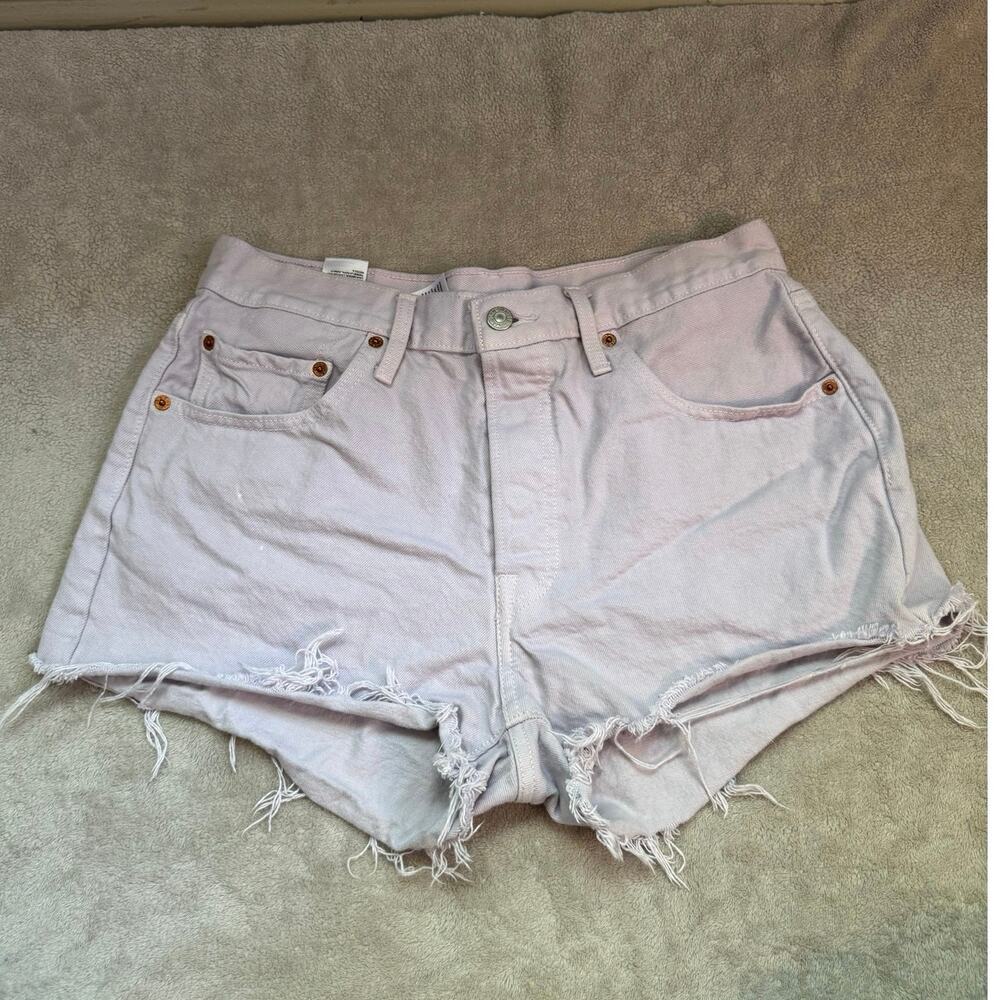 Levi’s 501 lavender cut off button fly shorts size 31